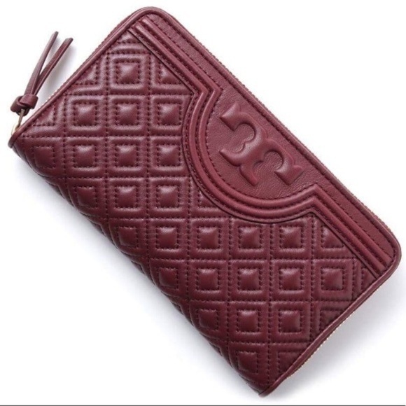 Tory Burch Handbags - NWOT Tory burch Fleming zip continental wallet